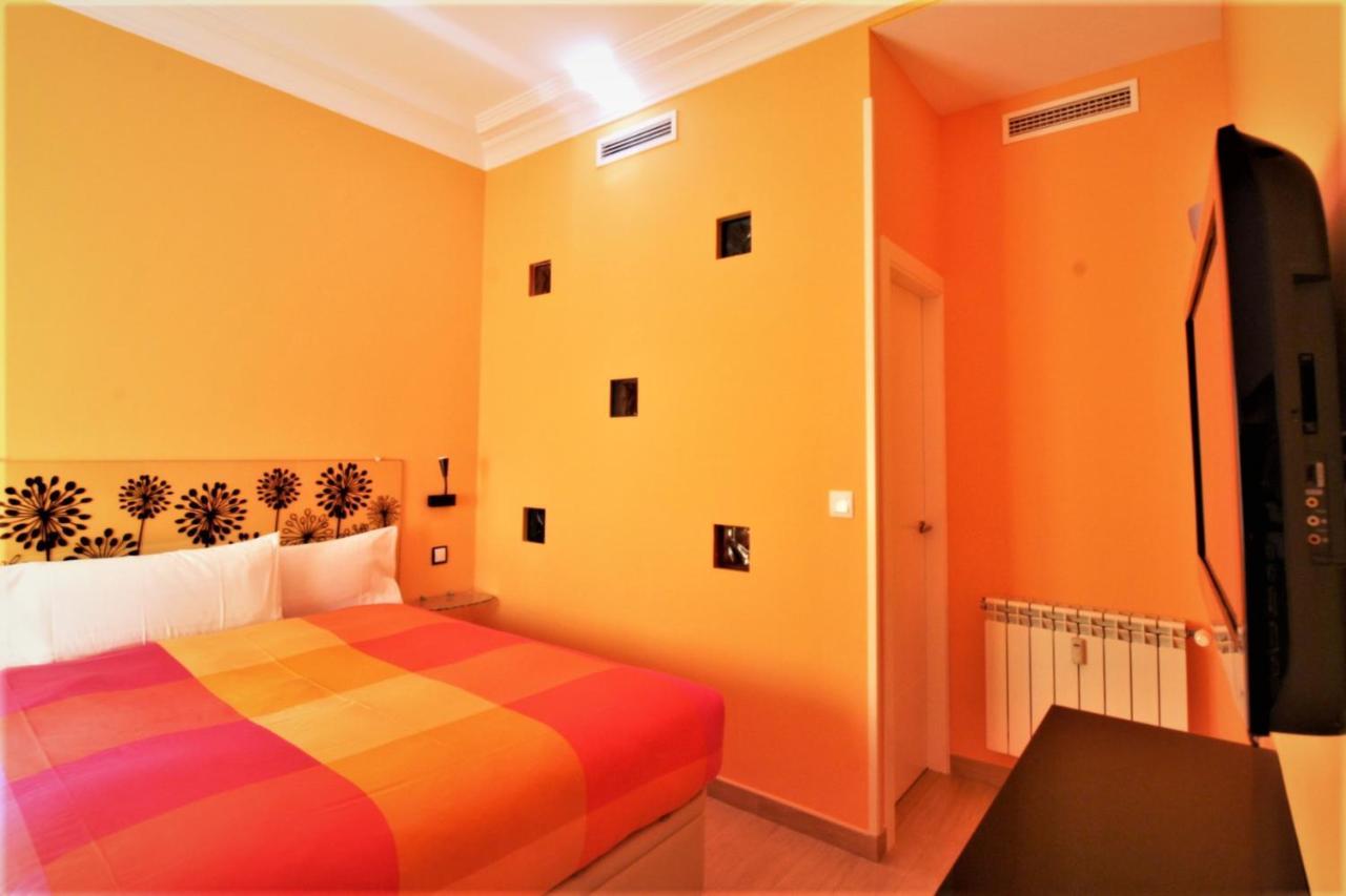 Hostal Arco Iris Madrid Luaran gambar