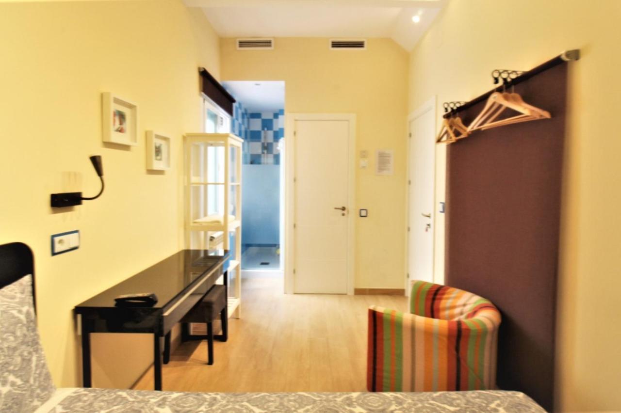 Hostal Arco Iris Madrid Luaran gambar