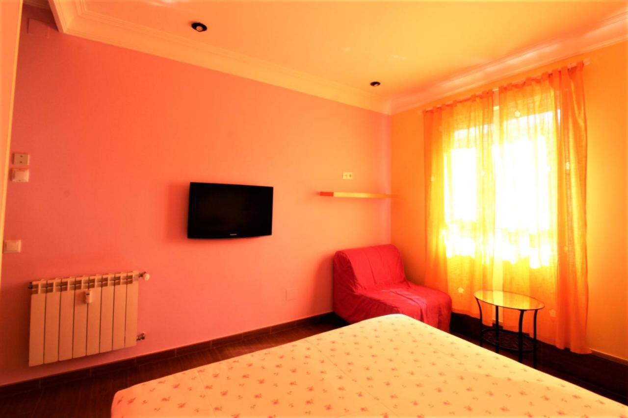 Hostal Arco Iris Madrid Luaran gambar