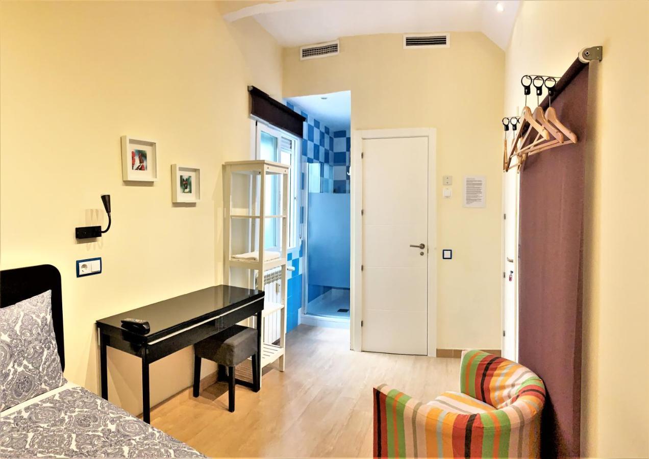 Hostal Arco Iris Madrid Luaran gambar