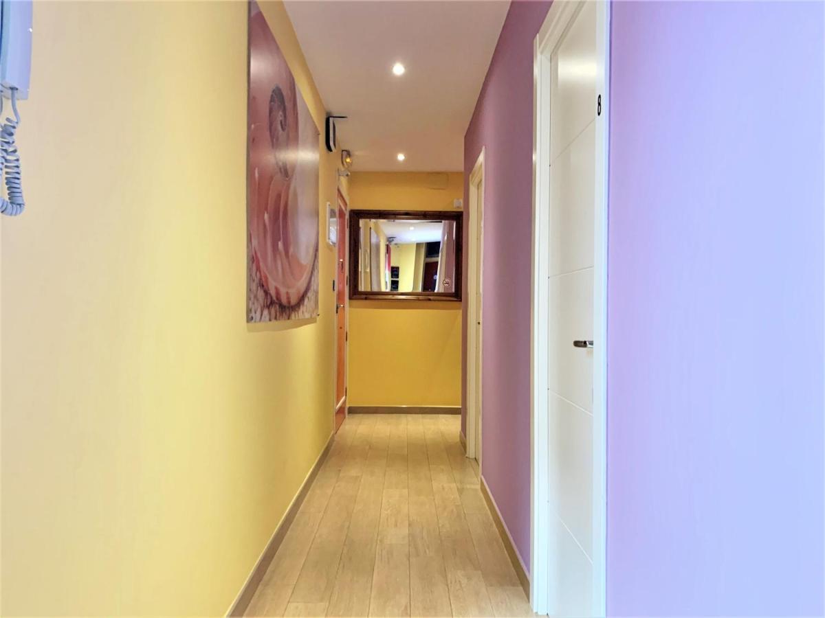 Hostal Arco Iris Madrid Luaran gambar