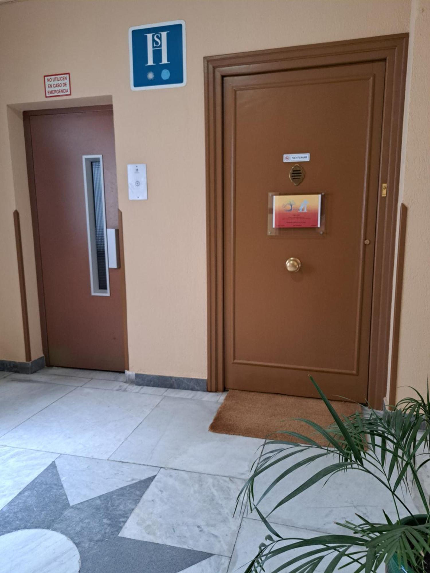 Hostal Arco Iris Madrid Luaran gambar